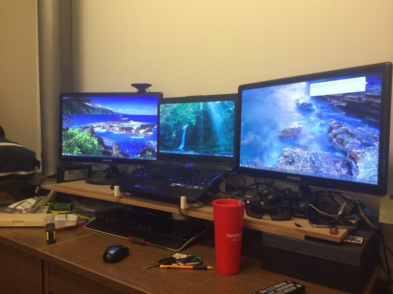 Laptop on Brackets — Panorama Effect